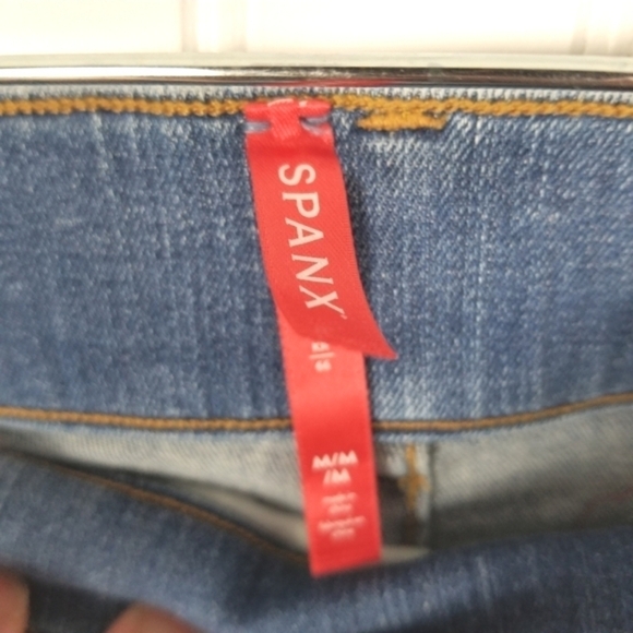 Spanx Womens Straight Leg Jeans Pull On Size Medium Blue Style 20356R Distressed - Picture 3 of 11